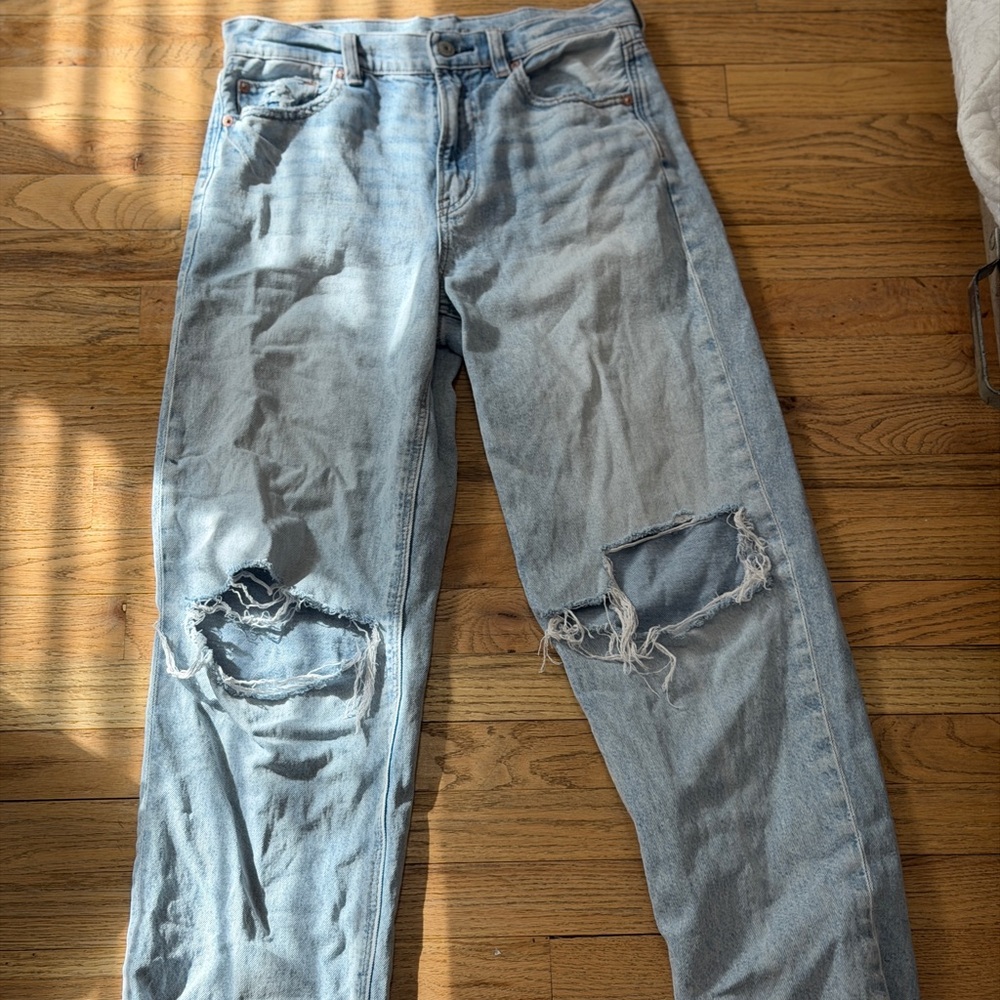AMERICAN EAGLE HIGH WAISTED JEANS